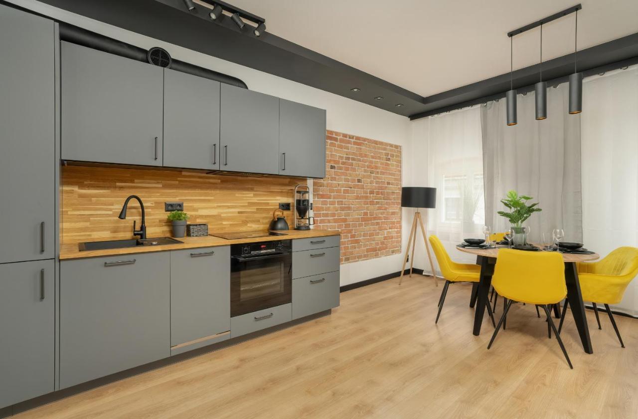 Komeda Apartment Hidden In Poznan Old Town By Noclegi Renters Poznań Exterior foto