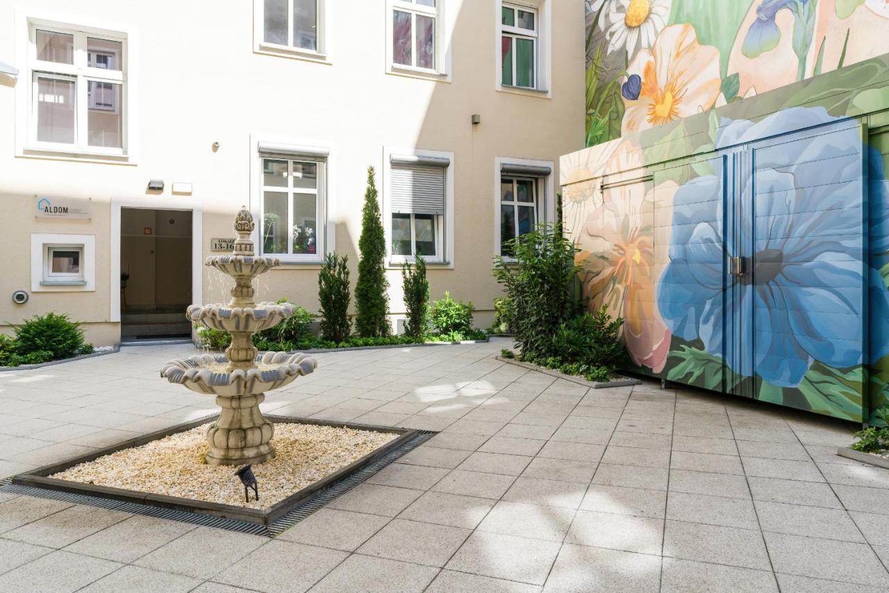 Komeda Apartment Hidden In Poznan Old Town By Noclegi Renters Poznań Exterior foto