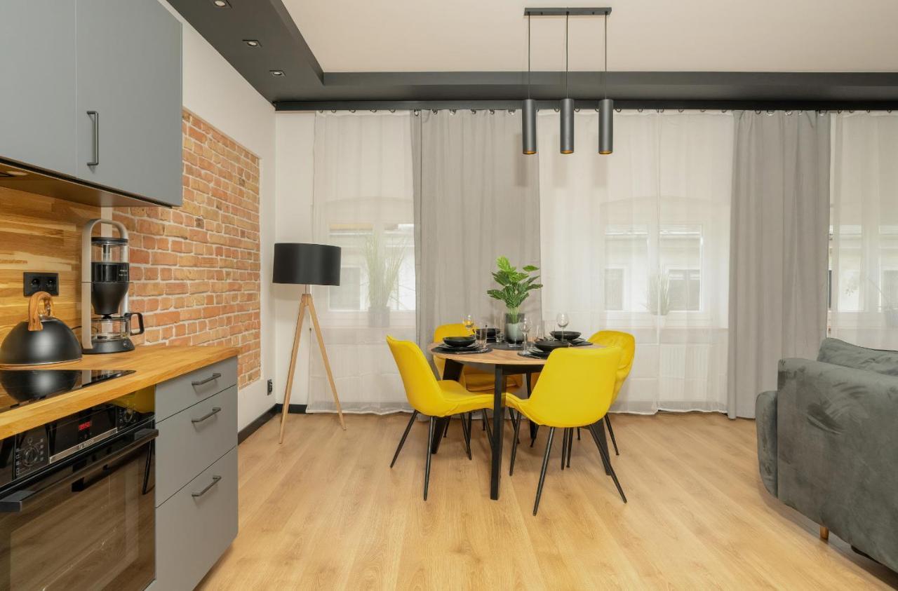 Komeda Apartment Hidden In Poznan Old Town By Noclegi Renters Poznań Exterior foto